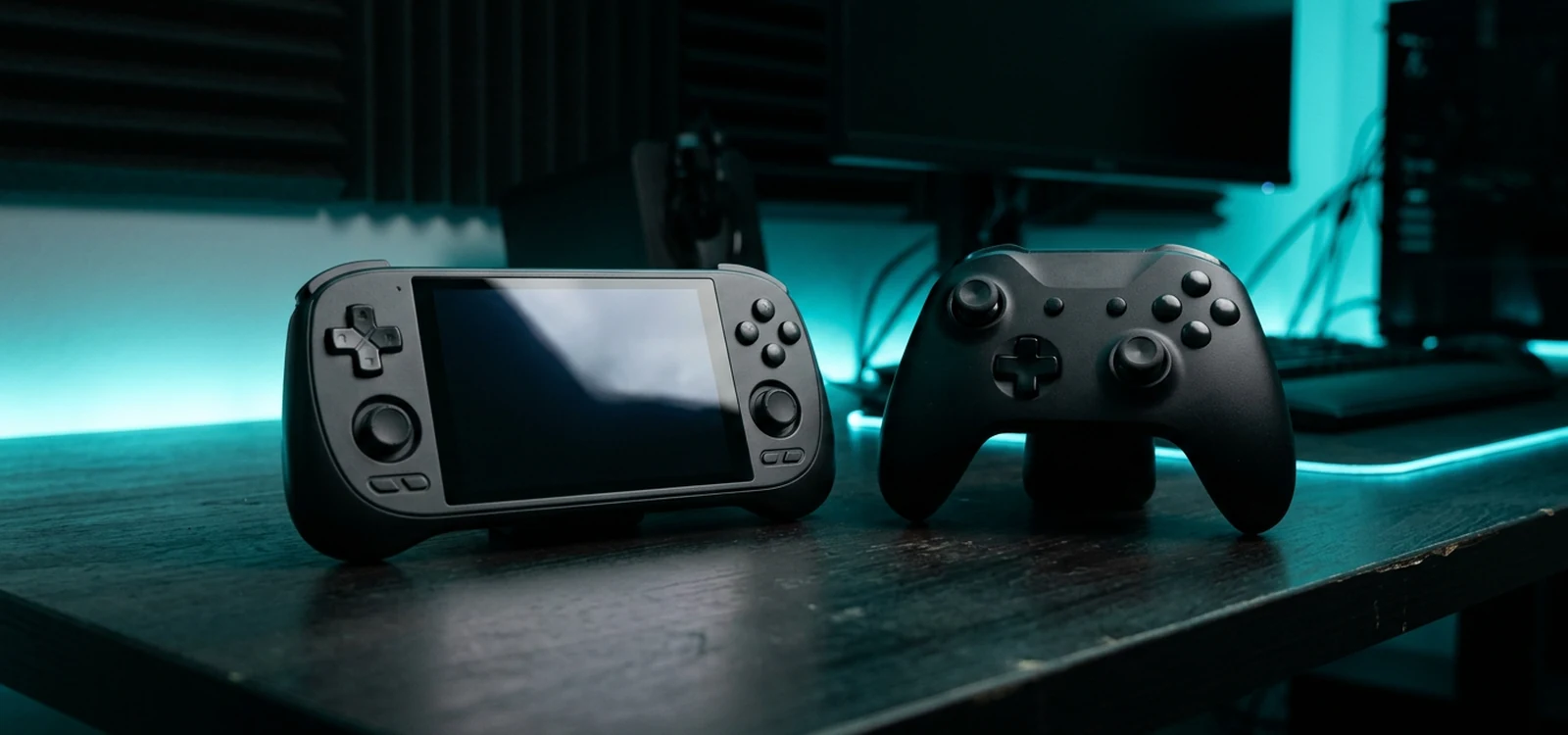 Manette Battletron à côté d une console Nintendo Switch